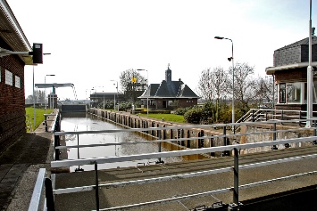 Afbeelding met buitenshuis, hemel, boom, gebouw Door AI gegenereerde inhoud is mogelijk onjuist.