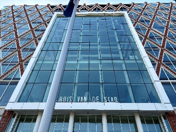 Afbeelding met Commercieel gebouw, raam, hemel, gebouw

Door AI gegenereerde inhoud is mogelijk onjuist.